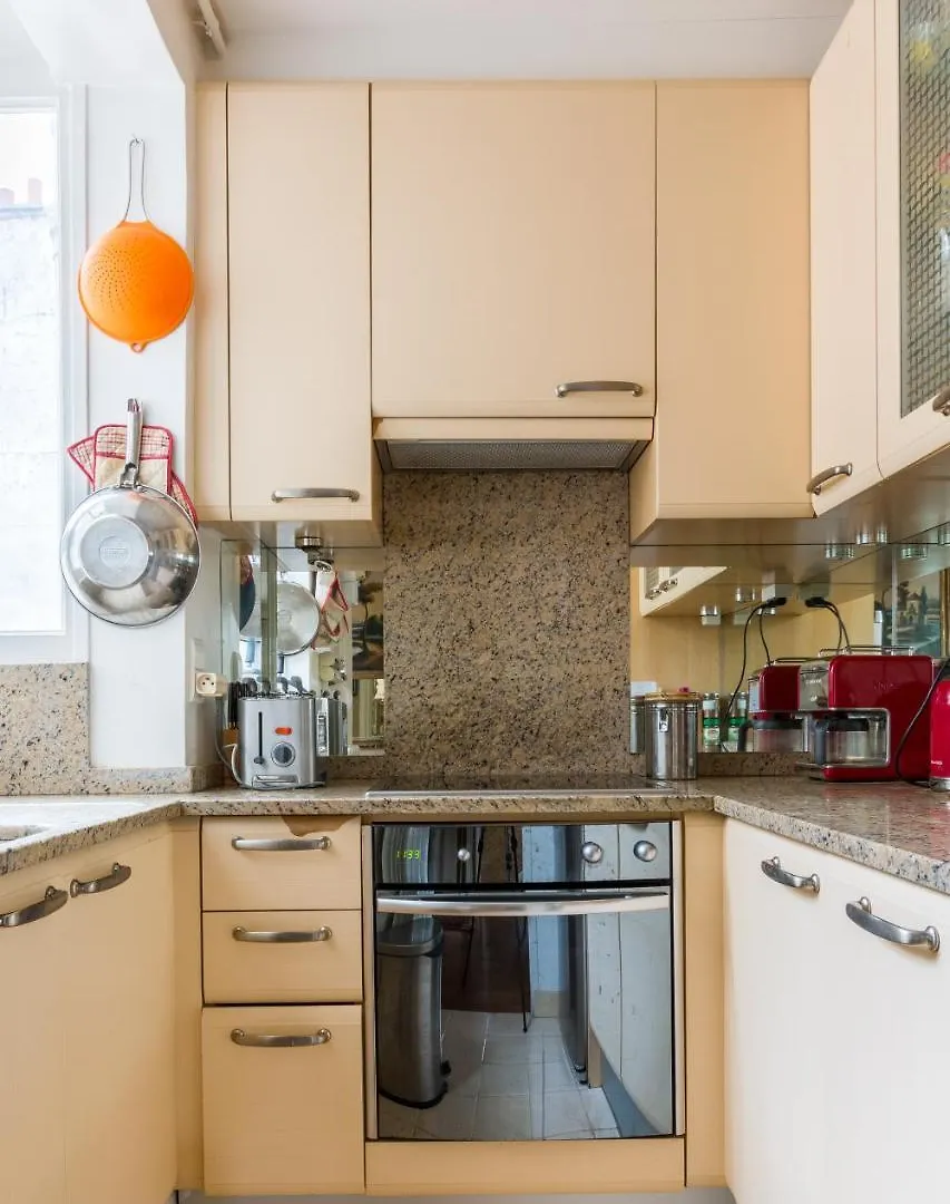 Apartment Veeve - Charming Mirabeau Paris